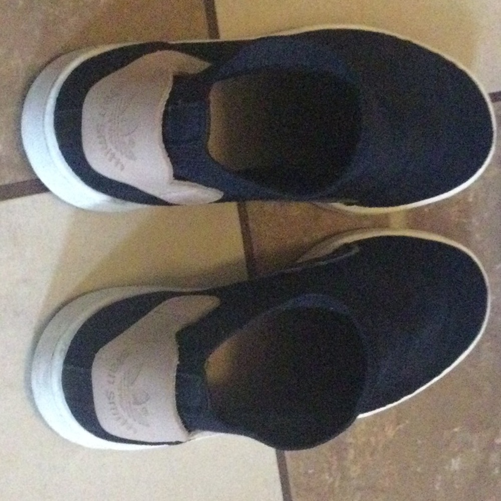 Sneakers - Picture 2 of 8